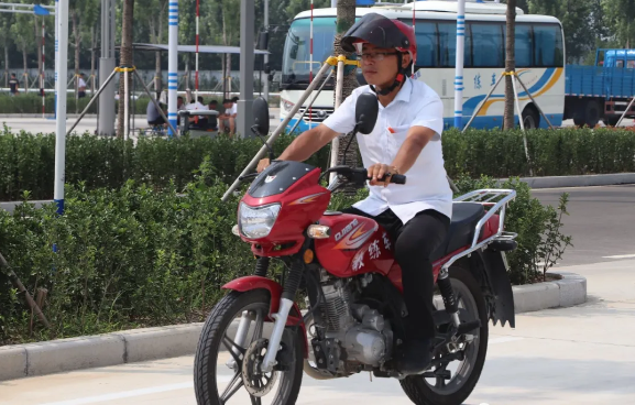 【濟(jì)寧大運河駕校】“放管服”新舉措：小型汽車駕駛證申請年齡上限不再限制！(圖9)