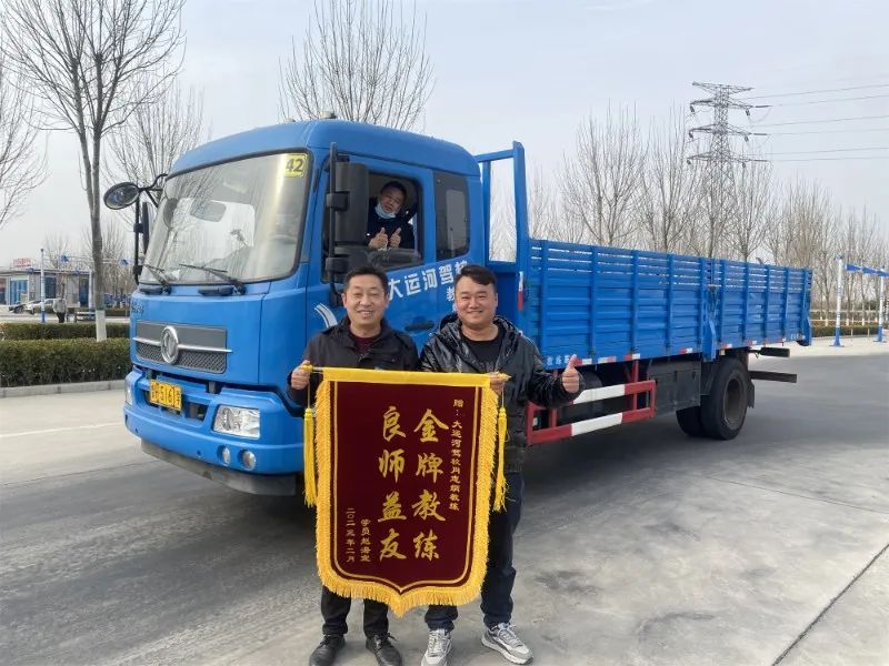 【濟寧大運河駕?！縿趧幼罟鈽s丨“五一”您學車我在崗！(圖5)