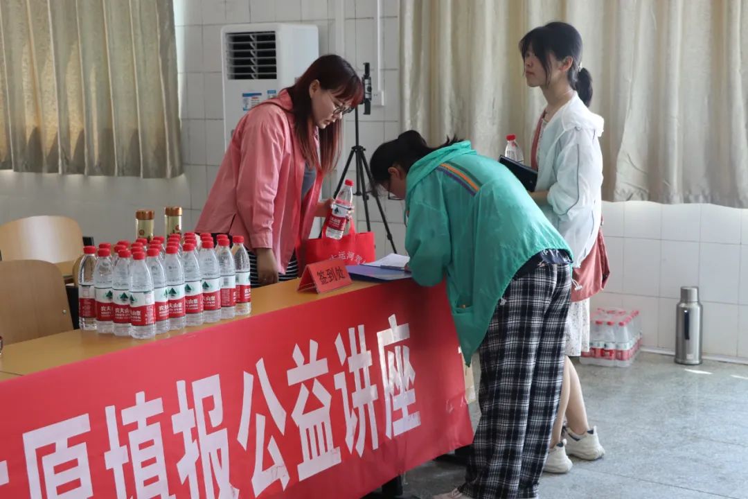 【濟(jì)寧大運(yùn)河駕?！恐?mèng)遠(yuǎn)航丨高考志愿填報(bào)公益講座順利開展！(圖5)