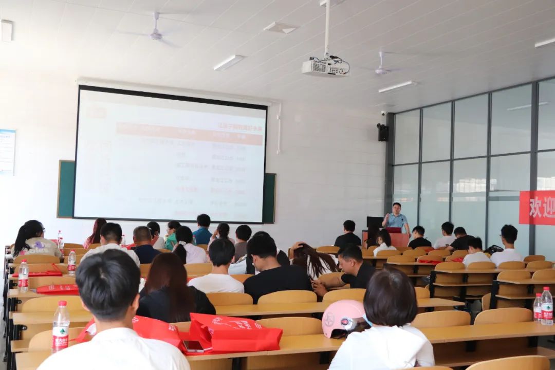 【濟(jì)寧大運(yùn)河駕?！恐?mèng)遠(yuǎn)航丨高考志愿填報(bào)公益講座順利開展！(圖6)