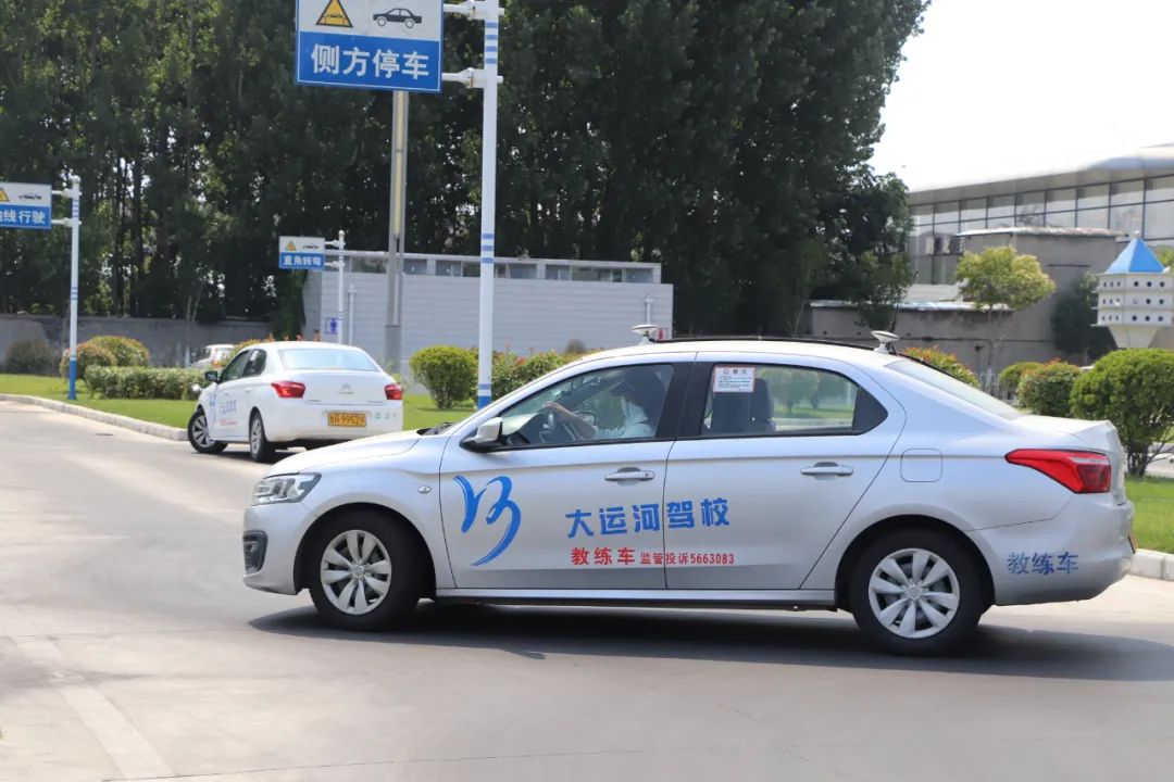 【濟(jì)寧大運(yùn)河駕校】“第十屆學(xué)車(chē)夏令營(yíng)”第一批大學(xué)生順利拿證！(圖4)