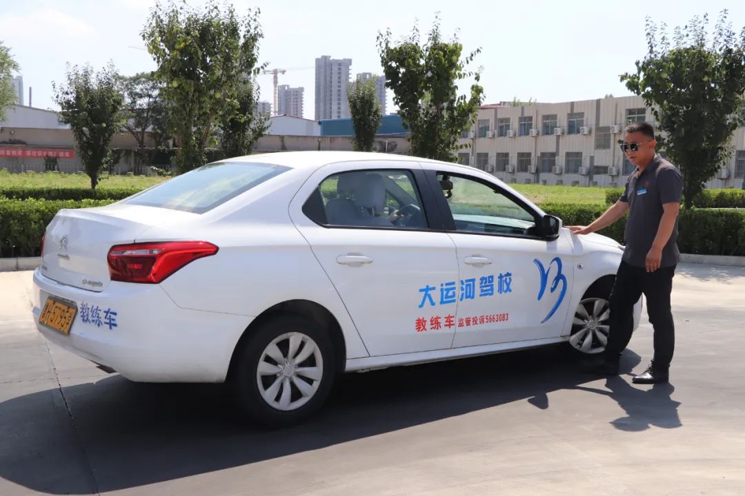 【濟(jì)寧大運(yùn)河駕校】C2自動(dòng)擋車型，讓學(xué)車更簡單！(圖2)