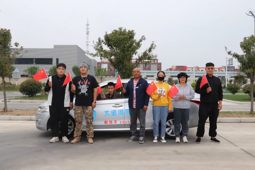 【濟(jì)寧大運(yùn)河駕?！繗g度國慶丨學(xué)車享鉅惠，報(bào)名有好禮！(圖2)