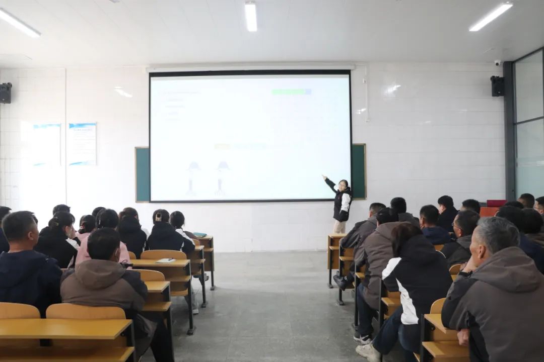 【濟(jì)寧大運(yùn)河駕?！俊坝讼葟?qiáng)己”，理論知識(shí)大練兵！(圖4)